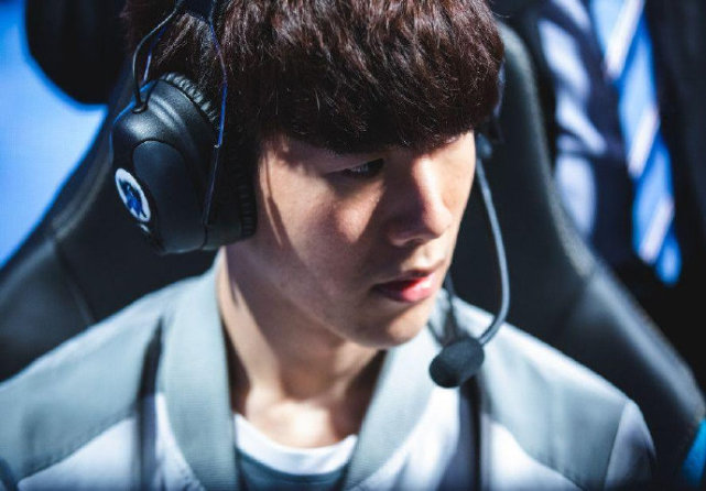 均展现出超 均展现出超